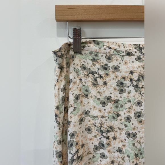 H&M Floral Skirt - Picture 2 of 6